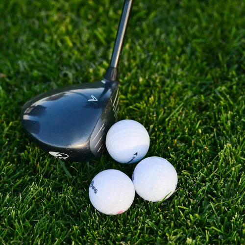 Vista 9 de Pelotas de golf explosivas: paquete de 3 bromas y revelación de género