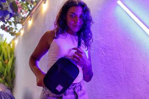 Vista 6 de Vibe Festival Gear Bolso bandolera pequeño para mujeres y hombres, 5 en 1, multiuso de (rPET), bolsa de cinturón de poliéster reciclado, mochila