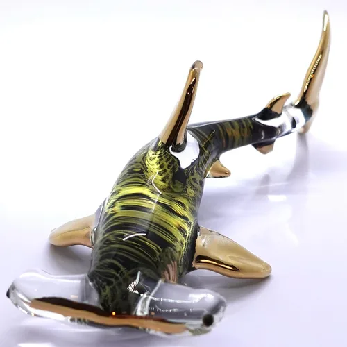Vista 3 de Hammerhead - Figuras en miniatura de tiburón, animales marinos, pintadas a mano, arte de vidrio soplado, adornos dorados, regalo coleccionable