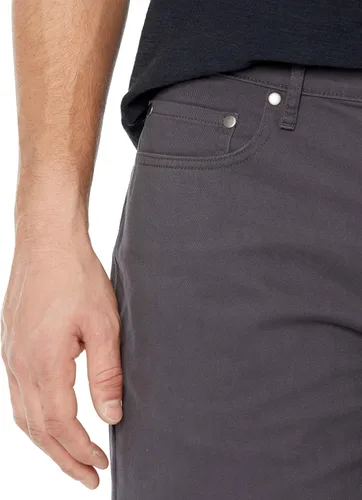 Vista 3 de Tienda Essentials Pantalones cortos de ajuste recto con entrepierna elástica de 7 pulgadas para hombre