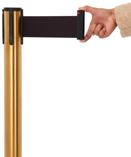 Vista 3 de QueuePole.Deluxe - Puntal de control de multitudes de 41 pulgadas con barrera retráctil de 10 pies, poste dorado, cinturón negro (RCCDXBZBK)