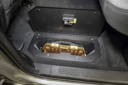 Vista 9 de Tuffy Productos de Seguridad - Tapa con Candado En el suelo para Camiones RAM 2019-2023