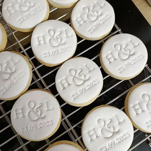 Vista 9 de Sello de galletas personalizado personalizado con nombre y fecha de pareja, sello de galletas impreso en 3D para fondant, glaseado, decoración