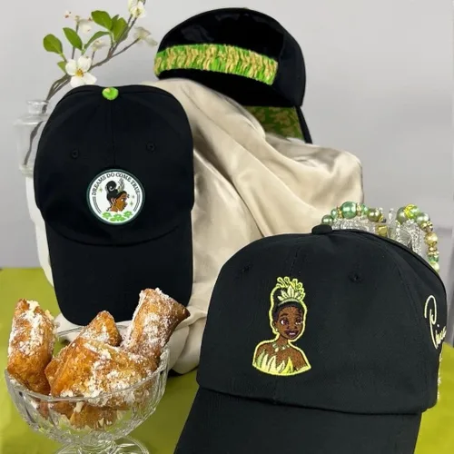 Vista 6 de CurlCap Gorra sin parte trasera para cabello natural, gorra de béisbol forrada de satén para mujer