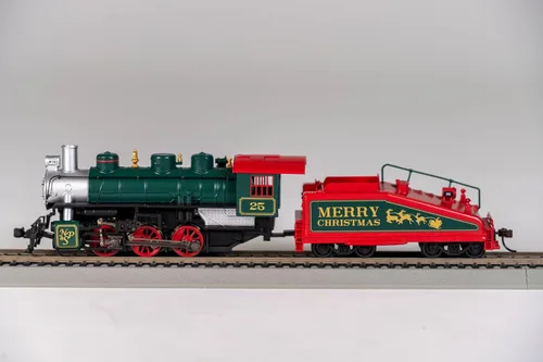 Vista 2 de Bachmann Trenes - USRA 0-6-0 w/Smoke & Slope Tender - NP&S® #25 - Navidad - Escala HO