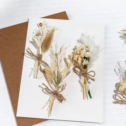 Vista 2 de 12 Pack de Bouquet de Flores Secas Mini Hierba Natural de Pampas Pequeña para Manualidades, Flores en Relieve Secas con Tallo, Arreglo Artificial