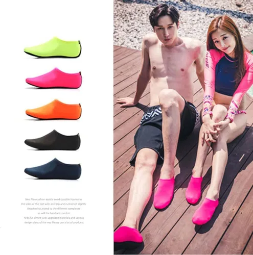 Vista 4 de Zapatos de deportes acuáticos descalzos de secado rápido Aqua Yoga Calcetines sin cordones para playa, natación, surf zapatos para hombres, mujeres