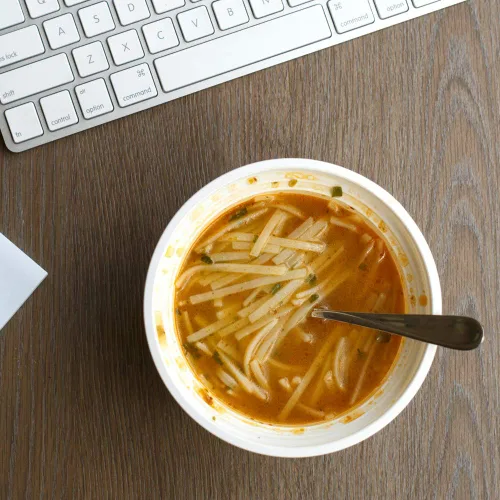 Vista 7 de Thai Kitchen Sopa instantánea de fideos de arroz de cebolla de primavera sin gluten, 1.6 oz