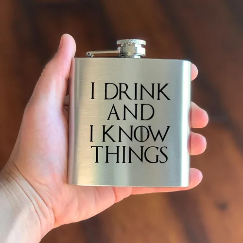 Vista 3 de I DRINK AND I KNOW THINGS - Frasco de cadera maldito fino, acero inoxidable de 6 onzas, regalo divertido para profesores, esposa, marido, hermana