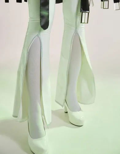 Vista 8 de Cosplay.fm Body de cosplay de anime para mujer con medias gargantilla