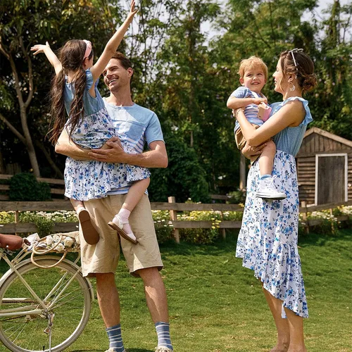 Vista 4 de PATPAT Conjuntos familiares a juego para madre e hija con estampado floral y puños de volantes y camisetas de manga corta