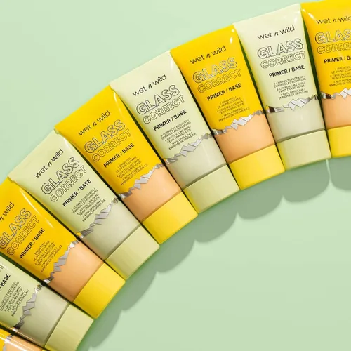 Vista 18 de wet n wild Prime Focus Glass Skin Correct Primer, acabado de cristal brillante, amarillo