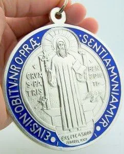 Vista 4 de Medalla de San Benito con esmalte rojo y azul, 4 pulgadas, Plata, N A