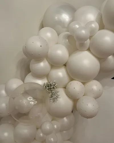 Vista 7 de Kit de arco de guirnalda de globos blancos perlados, 112 piezas de arco de globos de doble relleno de color blanco arena perla con calcomanías