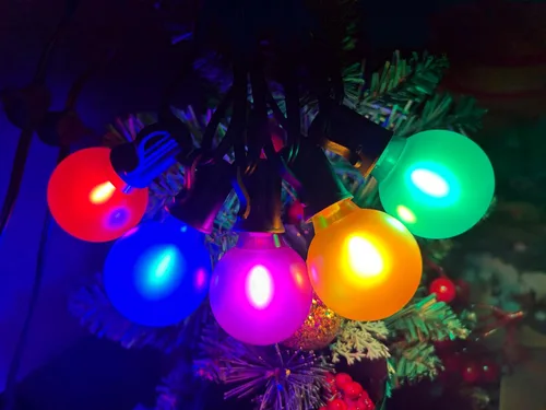 Vista 3 de Paquete de 25 bombillas LED multicolor G40 de repuesto para Navidad, 1 vatio, base de candelabro E12/C7, bombillas LED globo Edison de plástico