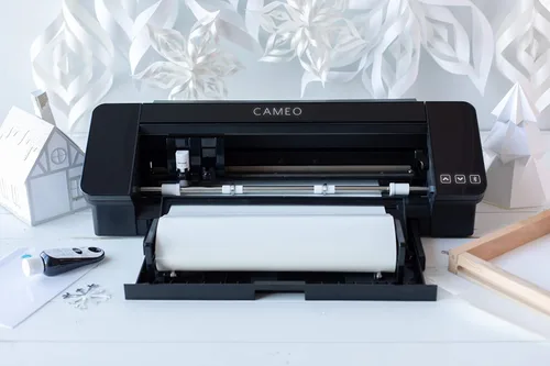 Vista 5 de Silhouette Cameo 4 con Bluetooth, tapete de corte 12x12, AutoBlade 2, 100 diseños y software Silhouette Studio - Edición Negra