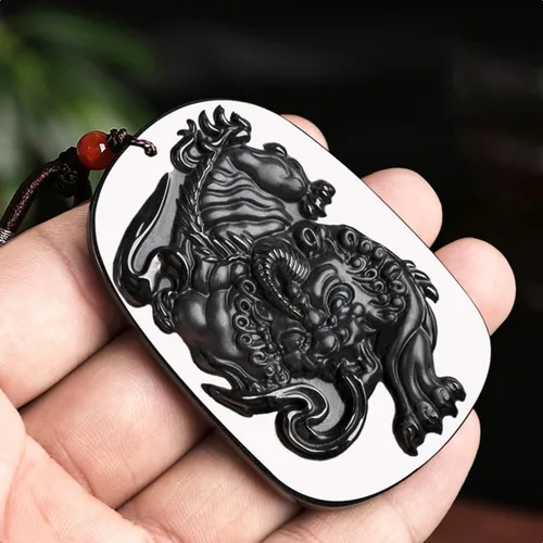 Vista 4 de GEEYOU Colgante PiXiu de jade oscuro de 2.51 pulgadas de autenticación natural, colgante de animal tallado con amuleto de la fortuna Fengshui