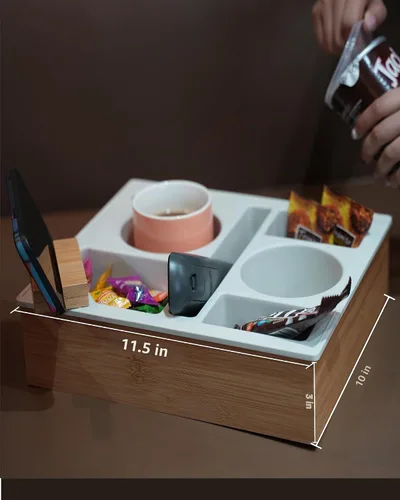 Vista 2 de Bandeja con Soporte para Tazas de Sofá, Caddy de Bambú de Silicona Hitseon con Soporte Giratoria para Teléfono para Cama y Asiento de Coche
