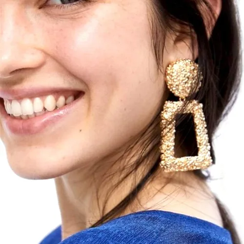 Vista 3 de Aretes geométricos con rectángulo colgante de oro, aretes modernos llamativos para mujer, colección KELMAL