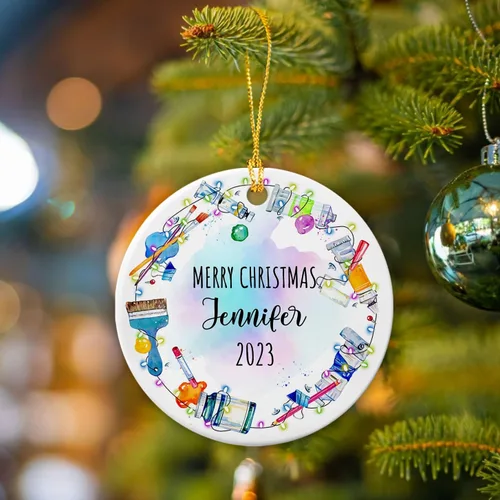 Vista 4 de Adorno de artista personalizado 2025 para árbol de Navidad, adornos de cerámica de dibujo personalizado, regalos de Navidad para pintores