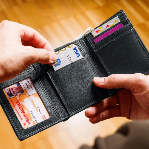 Vista 8 de Billetera triple de 8 compartimientos bloqueadora de RFID con espacio para identificación - Cuero auténtico - Billeteras bloqueadoras de RFID