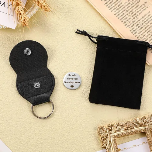 Vista 5 de Sureio Ficha de recuerdo de bolsillo para relaciones a larga distancia, recuerdo de acero inoxidable, regalo inspirador de doble cara con llavero