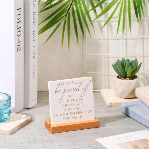 Vista 4 de Paquete de 10 regalos de agradecimiento a los empleados, decoración inspiradora de escritorio, placa de cerámica, letrero de escritorio motivacional