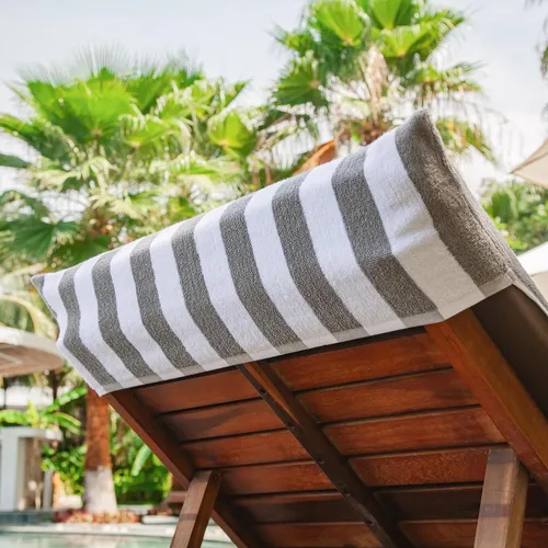 Vista 4 de Arkwright California - Funda para tumbona de playa, paquete de 2 - Toalla de algodón suave y a rayas estilo cabana con bolsillo para silla de playa