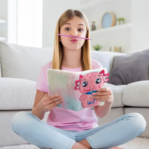 Vista 7 de WERNNSAI Axolotl - Diario secreto para niñas con llave de bloqueo, kit de diario de felpa para niños, cuaderno de viaje escolar con bolígrafo