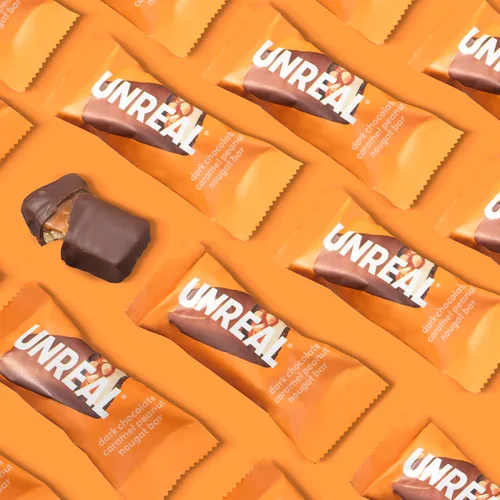 Vista 6 de UNREAL Barras de turrón de cacahuete y caramelo de chocolate oscuro, 70% ingredientes orgánicos, comercio justo, sin OMG, sin jarabe de maíz