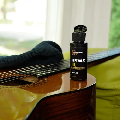 Vista 5 de Kit de Limpieza y Pulido para Guitarra, Limpiador de Cuerdas, Enrollador y Aceite para Diapasón HECHO EN EE.UU. Aceite y Limpiador para Guitarra