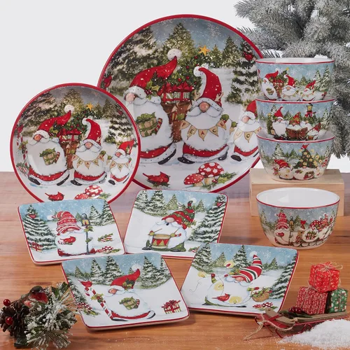 Vista 6 de Certified International Platos de ensalada y postre de gnomos navideños de 9 pulgadas, diseños surtidos, multicolor, mediano, juego de 4