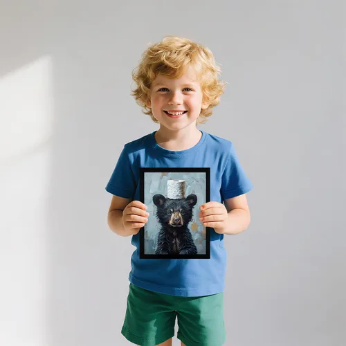 Vista 2 de Arte de pared de lienzo enmarcado para baño con oso negro tierno, decoración divertida para baño con animales, adorable oso con papel higiénico