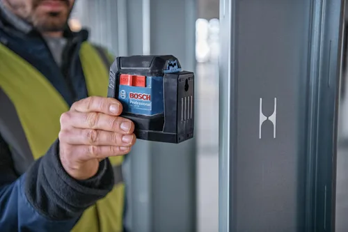 Vista 9 de Bosch GLL50-20 - Láser autonivelante de línea cruzada de 50 pies, incluye soporte magnético integrado y 2 pilas AA