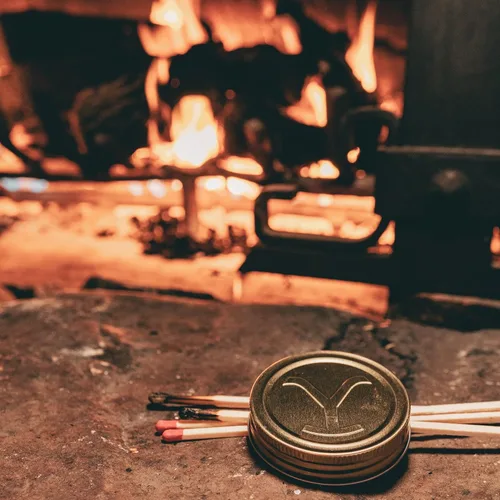 Vista 8 de Tru Western - Vela perfumada en tarro Yellowstone, 8 onzas, gamuza Campfire