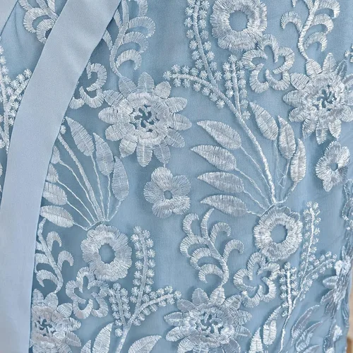 Vista 2 de Vestido de talla grande elegante floral bordado midi para mujer, cuello redondo, manga corta, detalles de encaje, fiestas perfectas, bailes