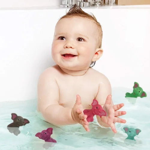 Vista 4 de ArtCreativity Elefantes de agua de goma, paquete de 12, juguetes de bañera y piscina para niños, chorros de agua seguros y duraderos, recuerdos