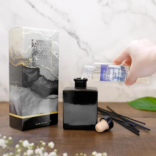 Vista 5 de Urban Naturals Balsam Forest - Juego de aceites difusores de varillas – Abeto Fraser, hoja perenne, pino, cedro leñoso y sándalo – Botella de vidrio