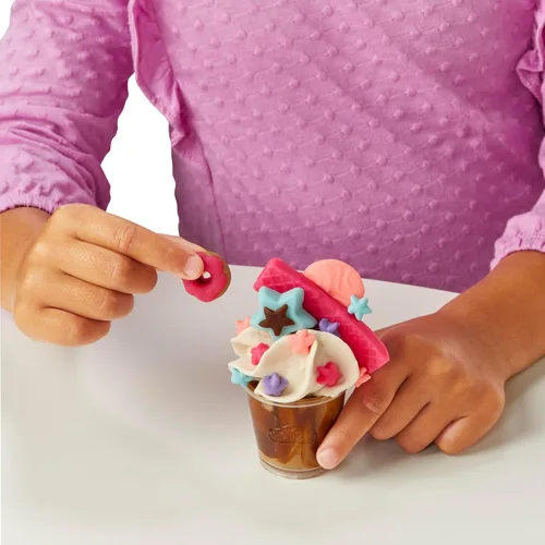 Vista 5 de Play-Doh Kitchen Creations - Juguete de café súper colorido con 20 accesorios y 8 ollas