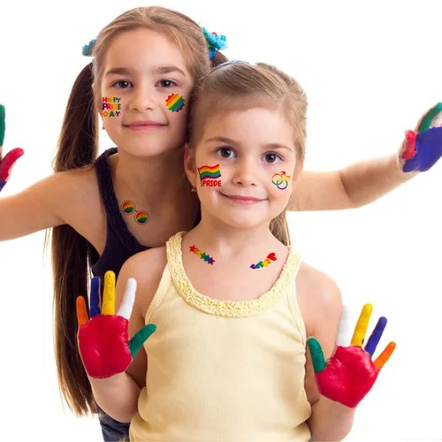 Vista 4 de 10 hojas de tatuajes temporales para el Día del Orgullo para hombres y mujeres, LGBT con estampado de bandera de arco iris, tatuajes falsos