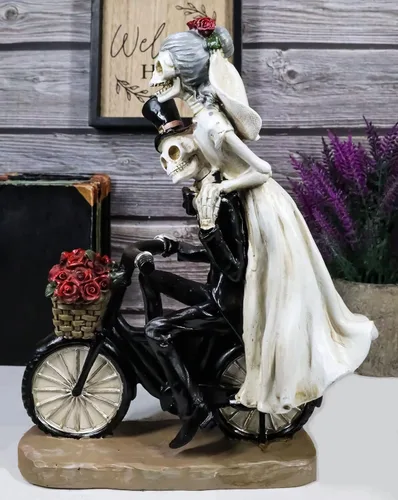 Vista 9 de Ebros Gift Día de los muertos Recién casados Recién casados Esqueletos de boda Novia y novio Pareja montar bicicleta antigua con rosas Cesta