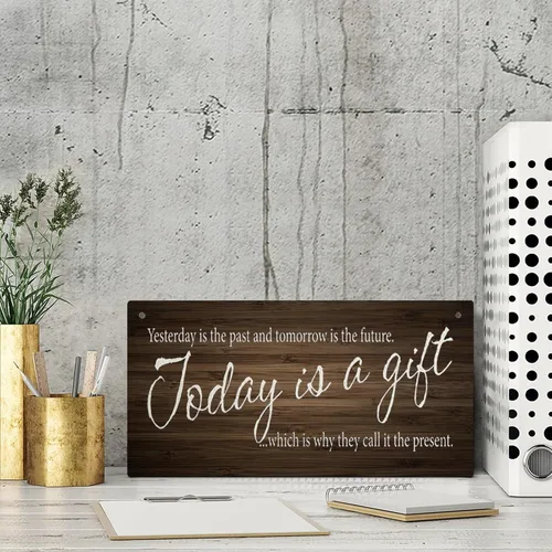 Vista 3 de Letrero de madera con texto en inglés "Yesterday Is The Past And Tomorrow Is The Future" (Yesterday Is The Past And Tomorrow Is The Future)