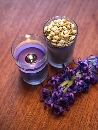 Vista 5 de Red Flower Vela con tapa de pétalo de lavanda francesa, lavanda francesa