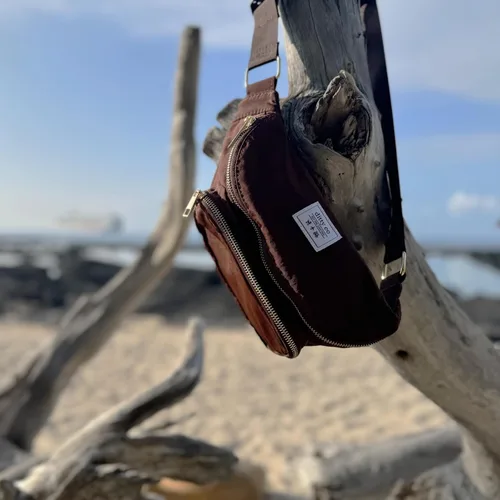 Vista 9 de Ditty Co. Bolsa de pañales pequeña - Cambiador portátil - Bolsas cruzadas para mujeres - Soporte para toallitas para bebés - Artículos esenciales