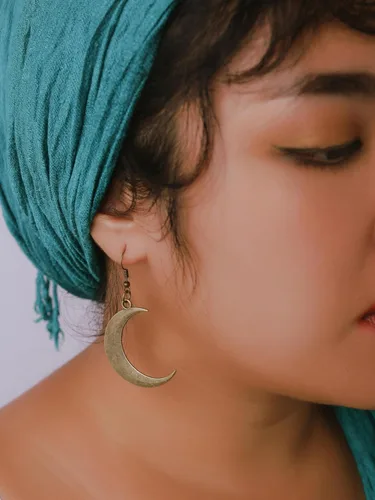 Vista 5 de MINACHI Aretes colgantes simples de luna creciente, regalo de joyería de moda para mujer