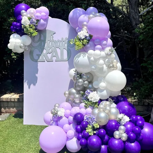 Vista 4 de Juego de globos de fiesta morados, 50 globos de látex lila lavanda de 12 pulgadas para uso de adultos, solo para fiesta de graduación, despedida