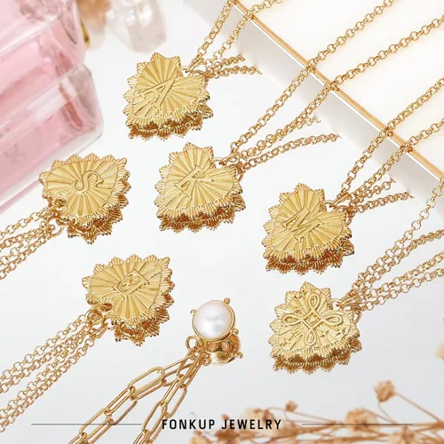 Vista 5 de fonkup Collares con iniciales para mujer, collar de corazón en capas para mujer, de moda, gargantilla de perlas delicadas, collar de letras