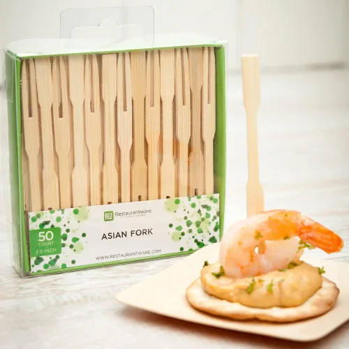 Vista 3 de Restaurantware Púas de madera de 3.5 pulgadas, 500 mini tenedores de cóctel de madera, dos púas de bambú resistentes para fiestas o catering