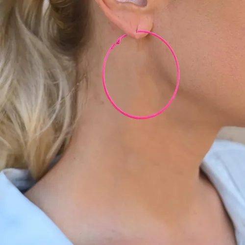 Vista 4 de Aretes de aro rosa para mujer, 2.36 pulgadas, grandes aros de acero inoxidable de los años 80 y 90, aretes grandes retro neón para fiesta