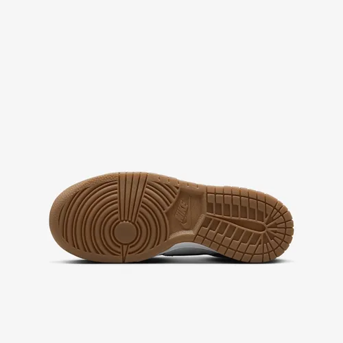 Vista 73 de Nike Kid's Dunk Low Sneaker
